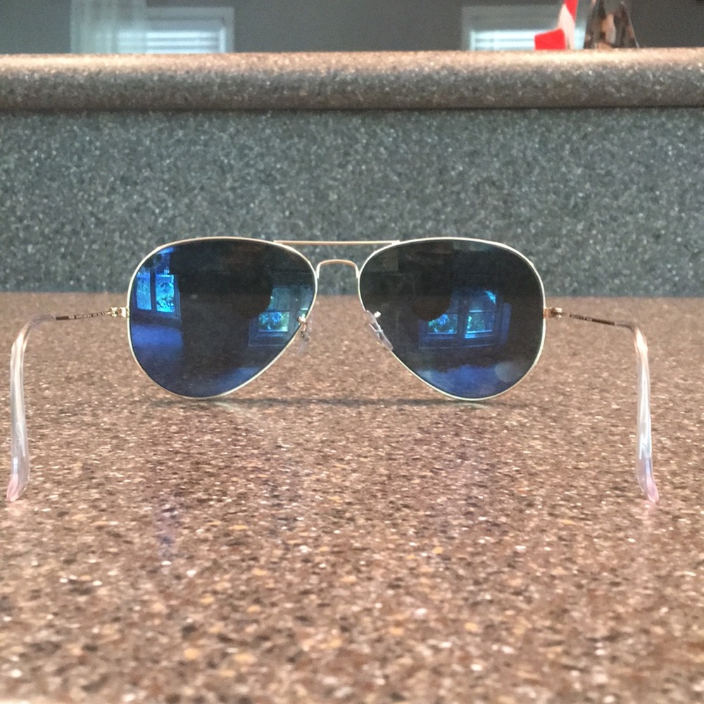 Ray-Ban Aviators - Picture 3 of 4